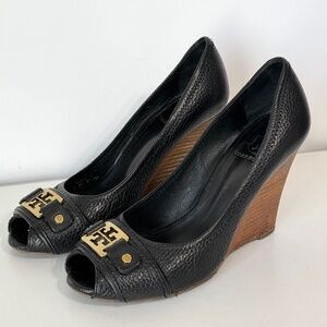 Tory Burch Carnell Open Toe Navy Wedge Heels Gold Logo Size 7